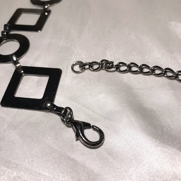 Geometric Gun Metal Chain Link Belt - Picture 3 of 3